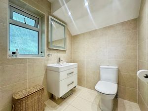 En Suite- click for photo gallery